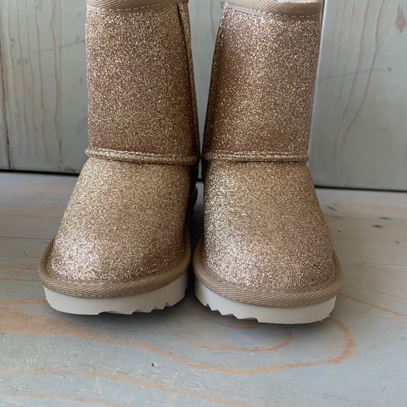 - - UGG CLASSIC SHORT TODDLER LITTLE  GLITTER GOLDEN SPARKLY BOOTS - Picture 5 of 10